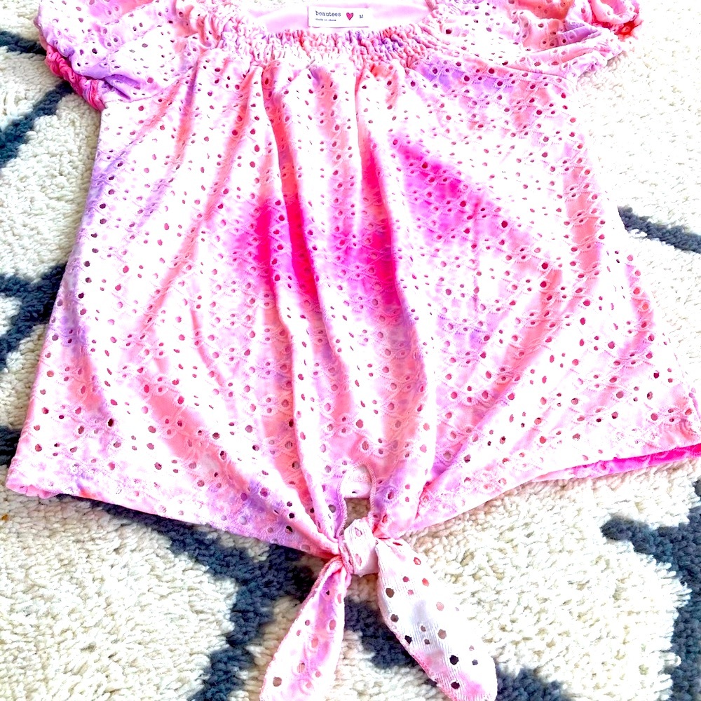 eyelet girls top size medium